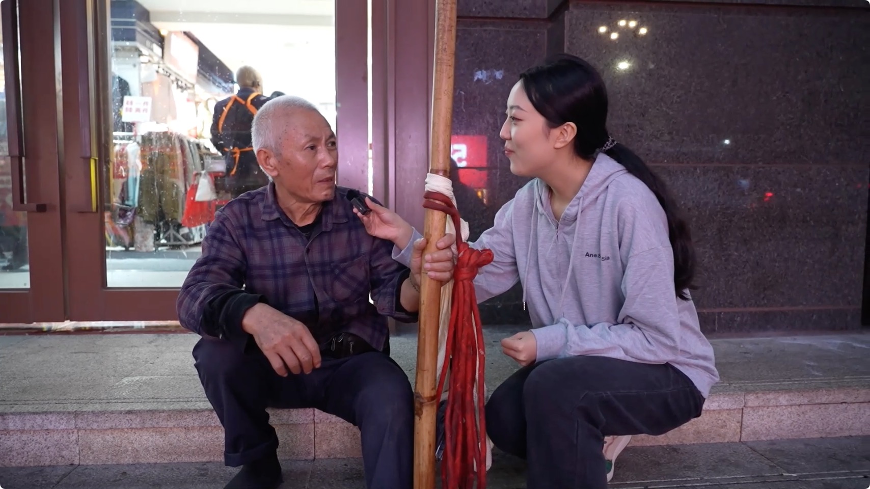 图7：采访棒棒.jpg